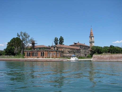 1200px-Poveglia_Closeup_of_Hospital